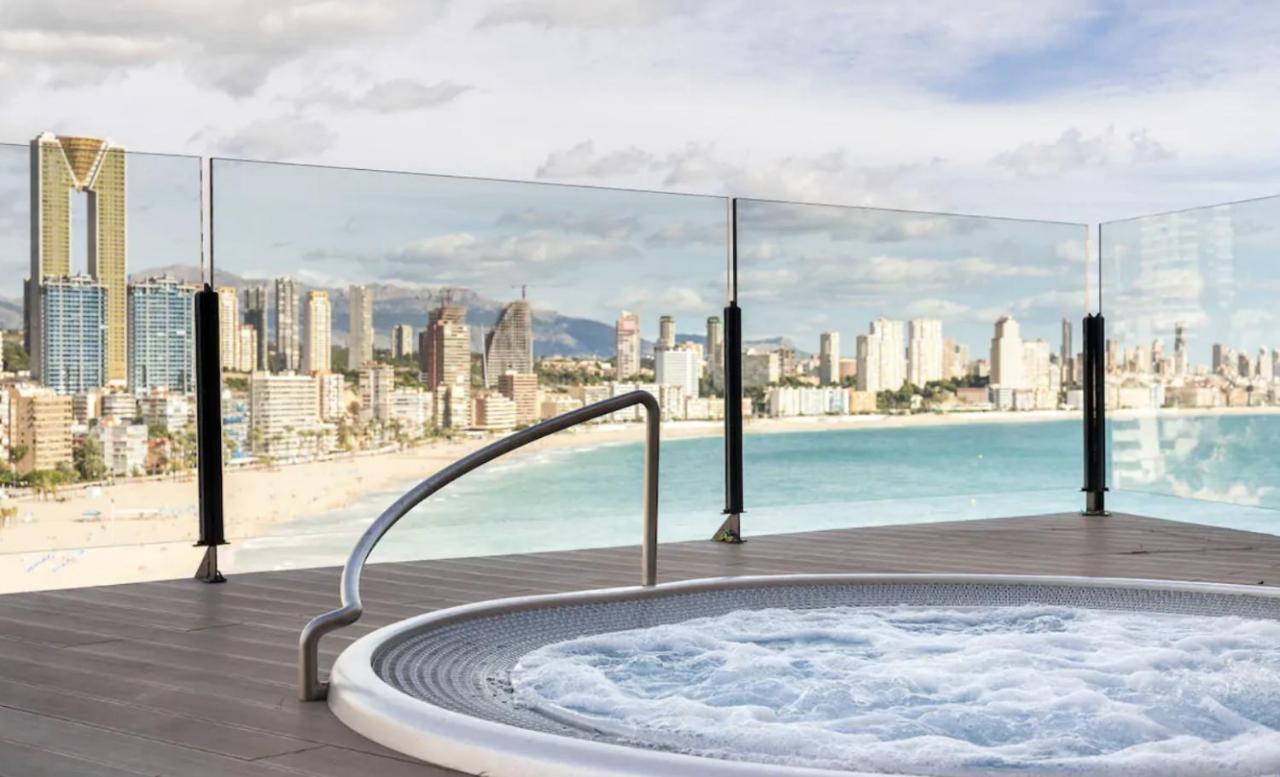 Luxury Apartment With Private Hot Tub By Poniente Beach Бенидорм Екстериор снимка