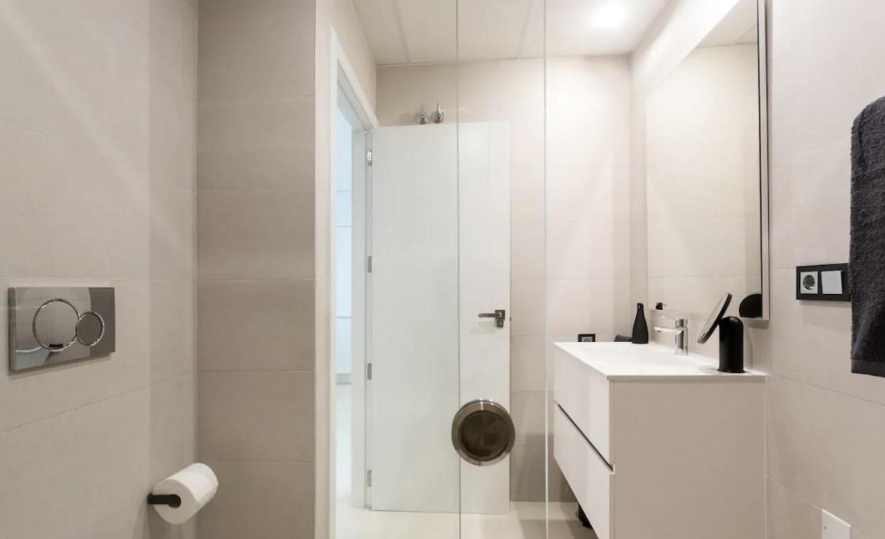 Luxury Apartment With Private Hot Tub By Poniente Beach Бенидорм Екстериор снимка