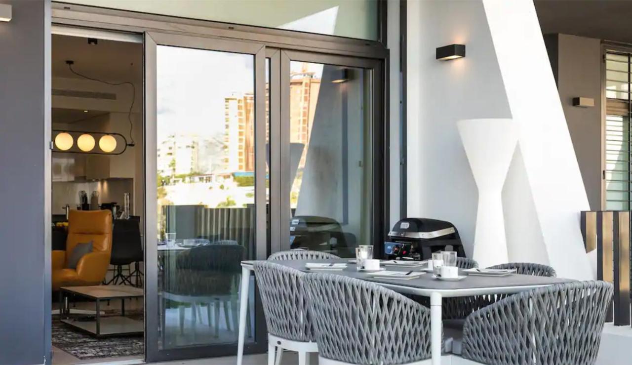 Luxury Apartment With Private Hot Tub By Poniente Beach Бенидорм Екстериор снимка